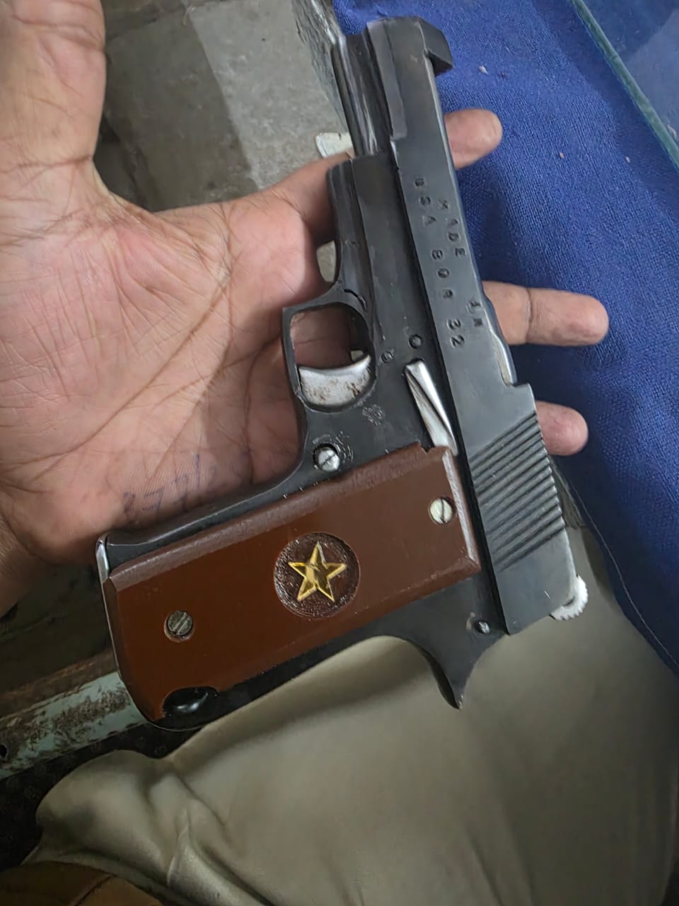 पिस्टल धारी पकड़ाया